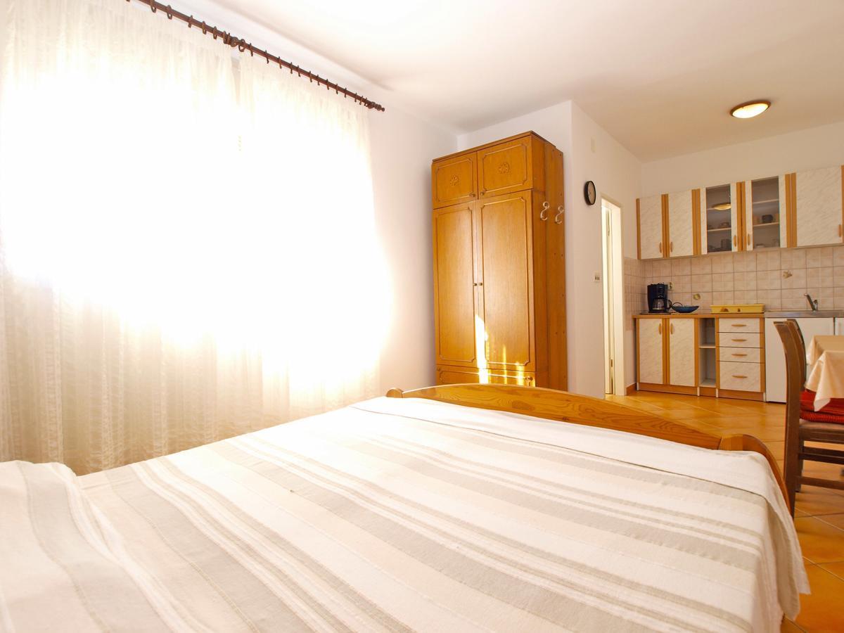 Apartments Mirela 1554 Pula Luaran gambar
