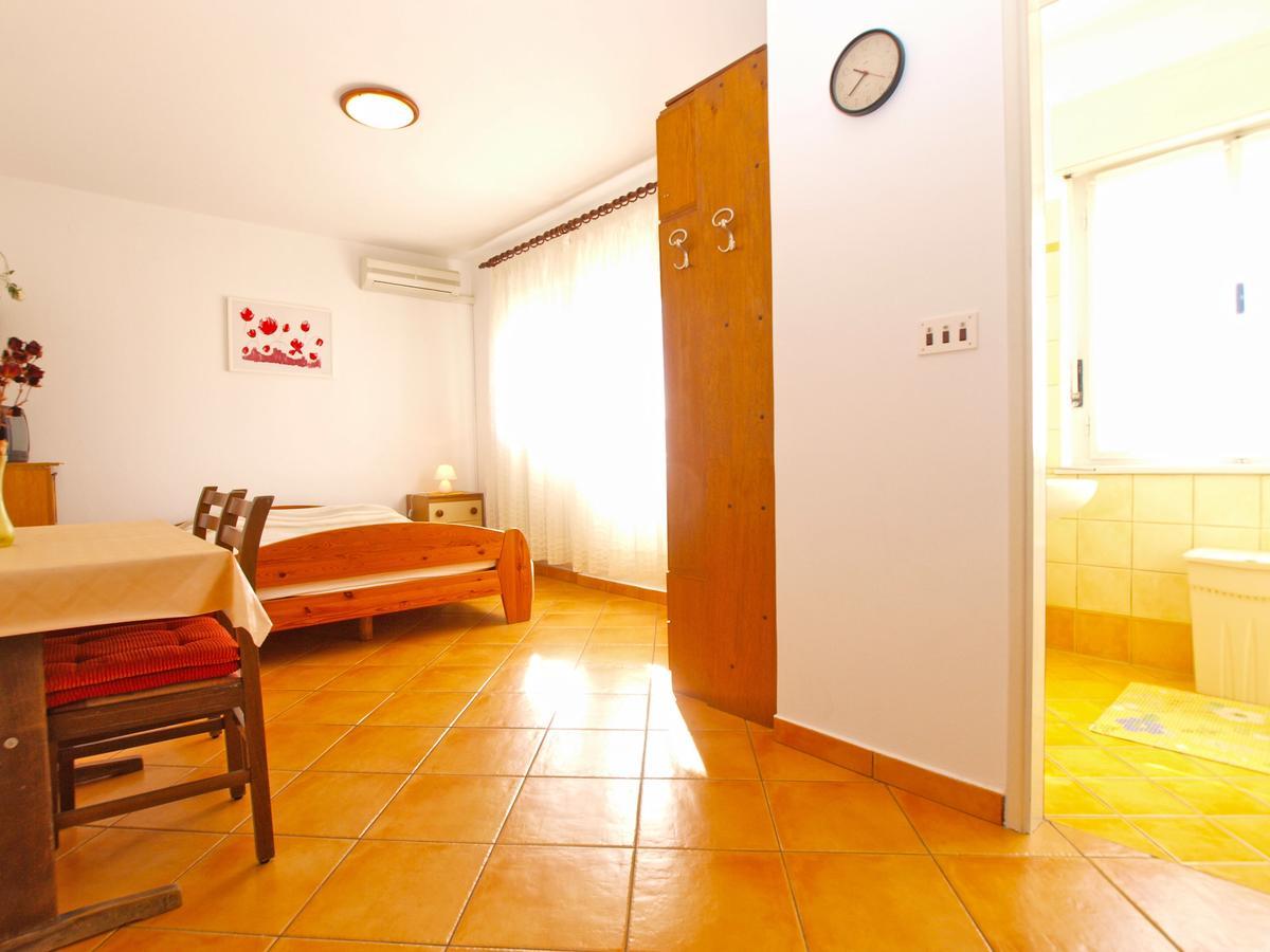 Apartments Mirela 1554 Pula Luaran gambar