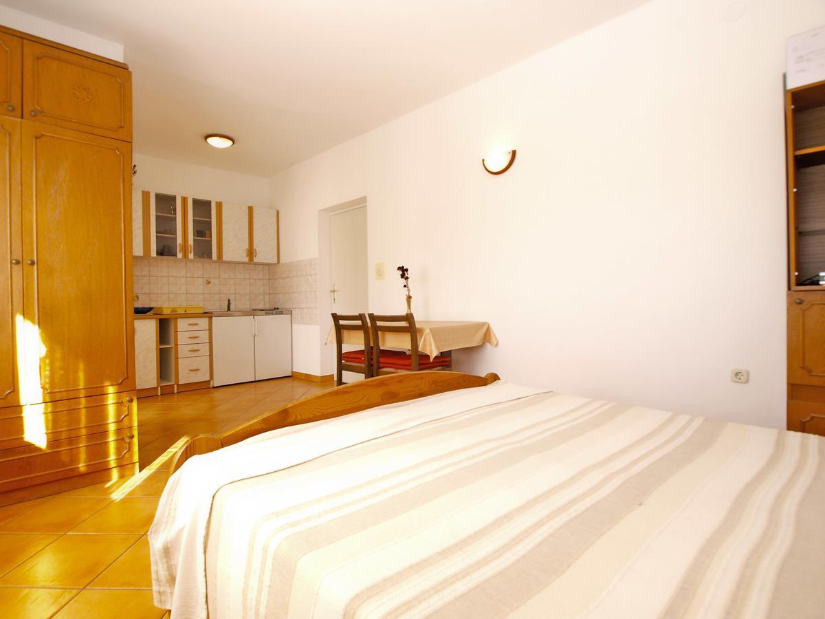 Apartments Mirela 1554 Pula Luaran gambar