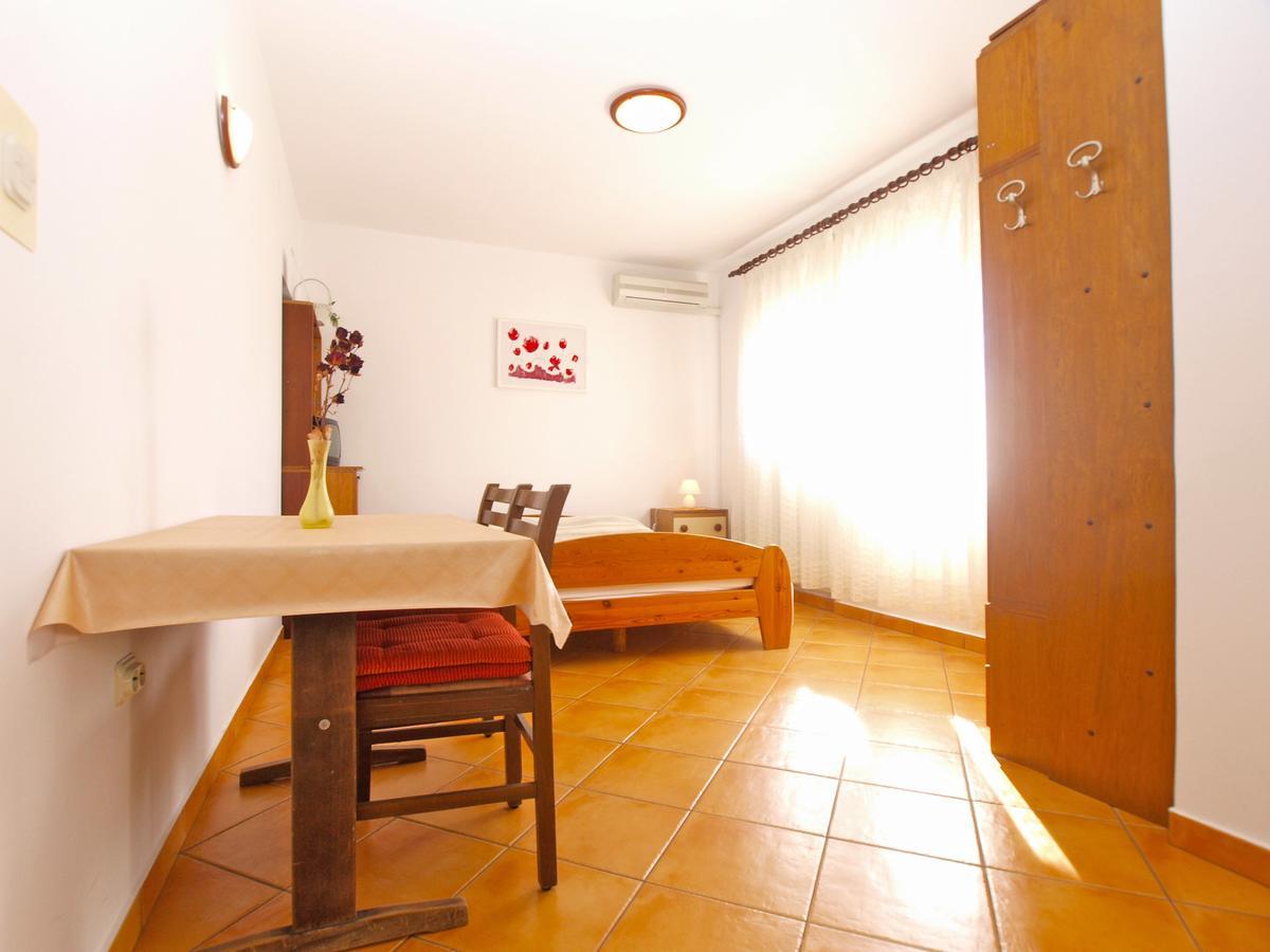 Apartments Mirela 1554 Pula Luaran gambar